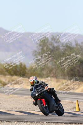 media/Dec-01-2025-Moto Forza (Mon) [[2daa91e15f]]/3-Beginner Group/Session 3 (Turn 3)/